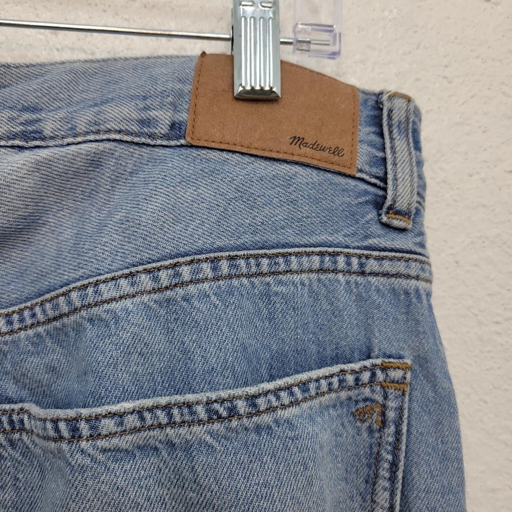 Madewell The Dean Easy Straight Jean in Northridge Wash: Airy Denim Edition - Picture 9 of 14